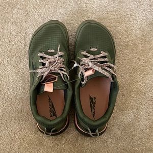 Altra Women’s Lone Peak 6 Trail Running Shoe Size 8.5